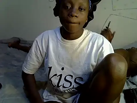 Prettykunta live cam on StripChat