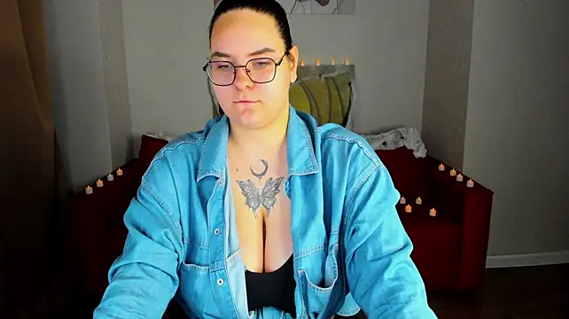 Kity_Mooree live cam on StripChat