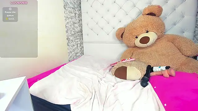latina_marcela1 live cam on StripChat