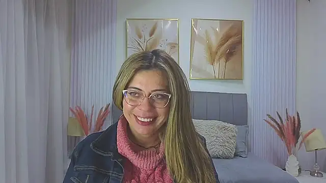 _lara1 live cam on StripChat