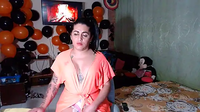 Sashaferrari2000 live cam on StripChat