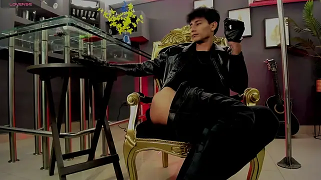 maxiimoromano_ (M young) - 🍑 SPANK GLUTES HARD + POSE SHOW