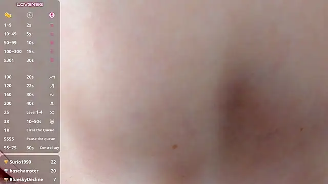 Karolinemonrooee live cam on StripChat