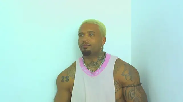 ragnar0825 live cam on StripChat