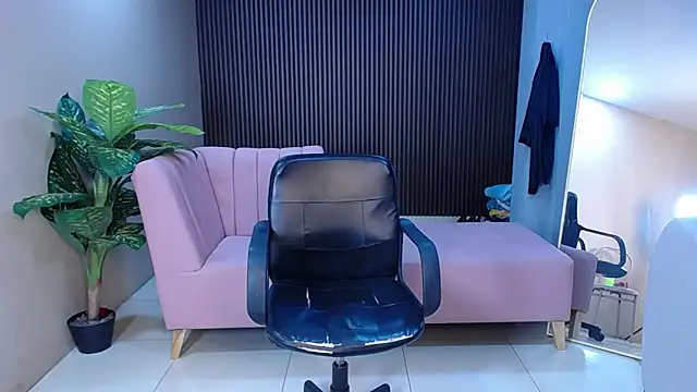 hott_mind_ live cam on StripChat