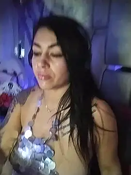 chelaqueen_ live cam on StripChat