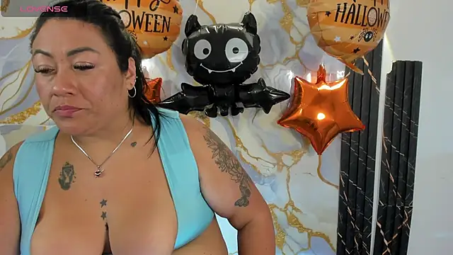 lunaVelvet_x6 live cam on StripChat