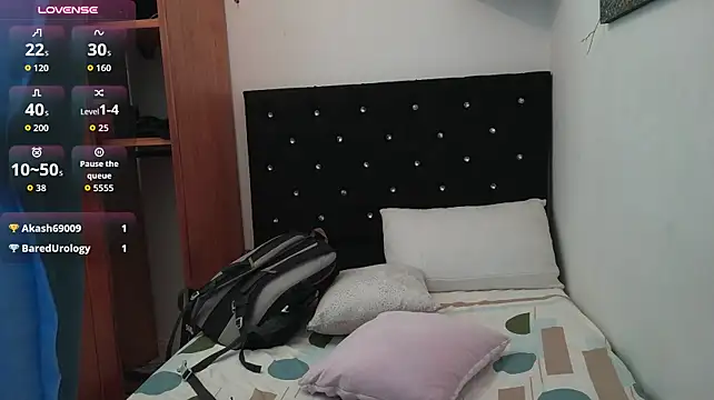 Twink_Dennis live cam on StripChat
