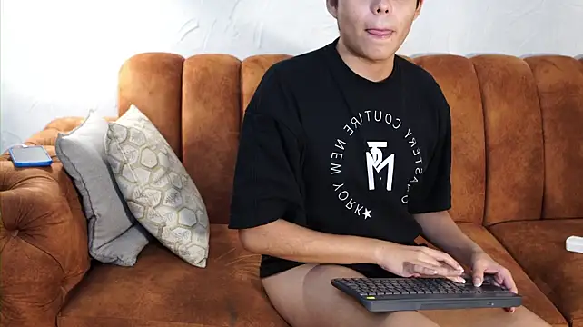 nathann_bell (M twink) - CUM SHOW IN PUBLIC