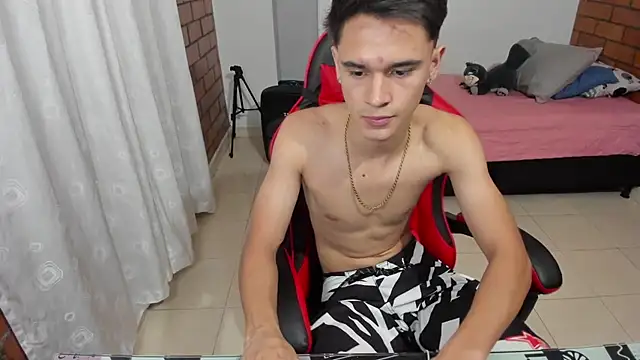 aron_boyy (M twink) - HI AARON BBY