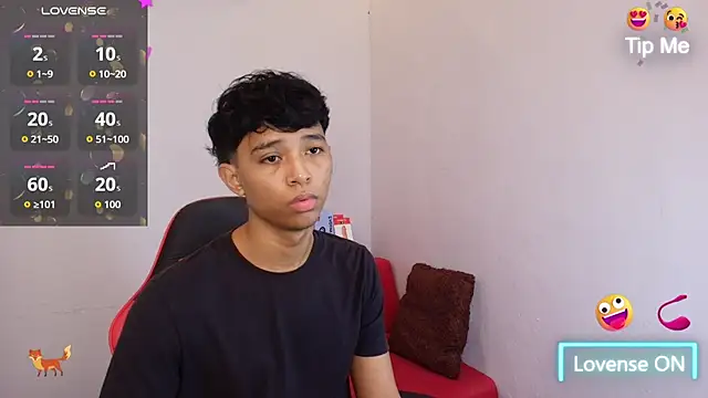 little_twink19x (M twink) - SEXY STRIPTIS😈😈