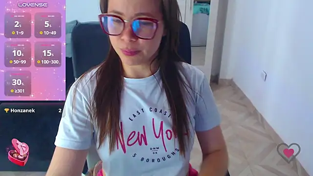 SharonR1 live cam on StripChat