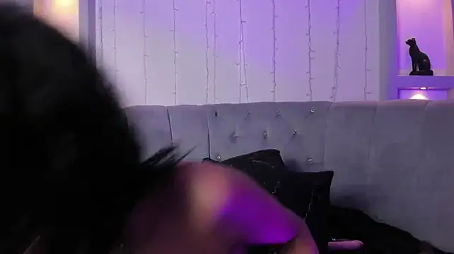 Dannae_Lux live cam on StripChat