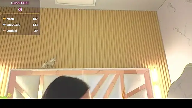 RaeDoll_t live cam on StripChat