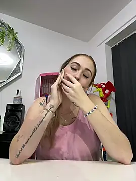 BaddieRiRi224 live cam on StripChat