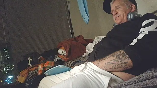overmydadbody222 live cam