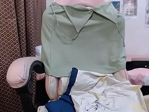 mistress_bigcockts (T milf) - let me explode my hot cum in your mouth