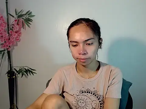 ur_asianhotleah live cam on StripChat