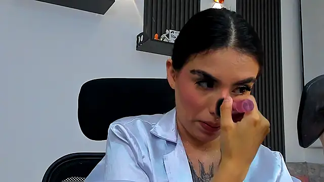 isabella_hv live cam on StripChat