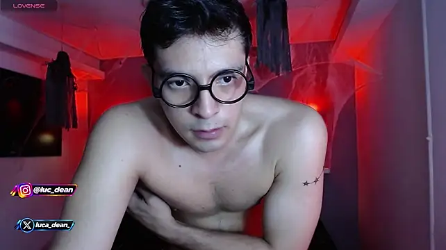 luca_dean live cam on StripChat