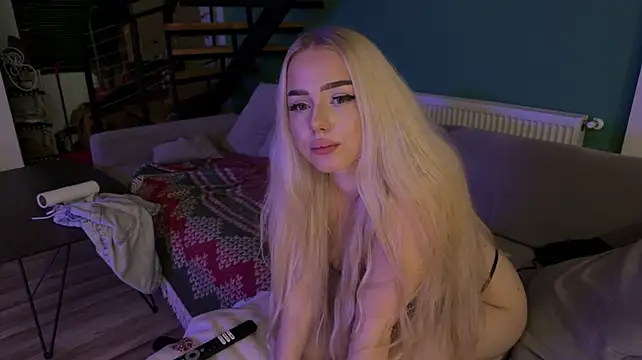 Blonde88888 webcam