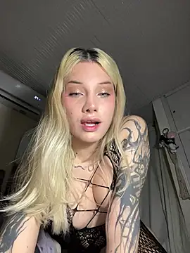 devlin_nurmi live cam on StripChat