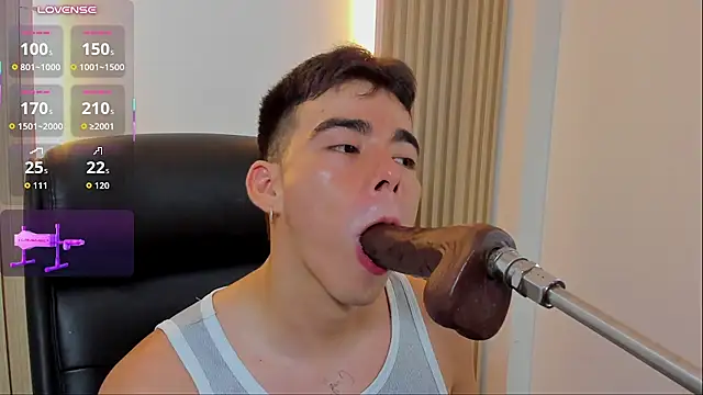 Alejandro_karter18 live cam on StripChat
