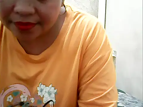hotchubbypinay live cam on StripChat