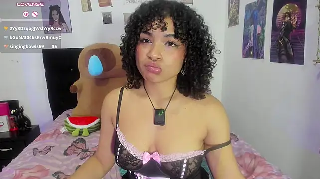 mariah-yui live cam on StripChat