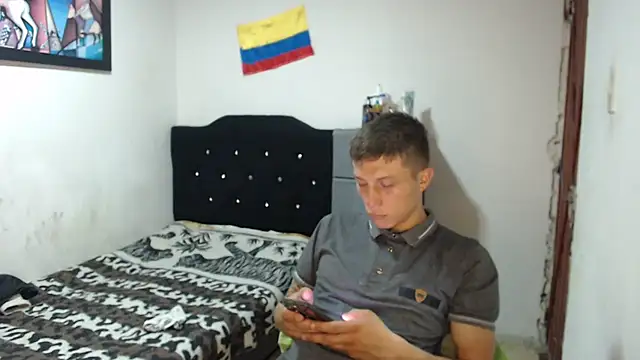 Stiiveen777 live sex cam