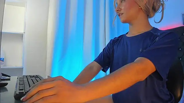 BellaRoge live cam