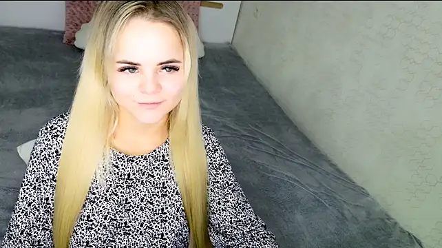 lovely-eyes live cam on StripChat