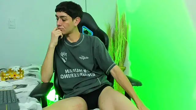 Sam_Restwod live cam on StripChat