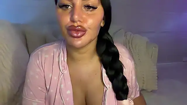 BIGBOOTYELLIEXXX