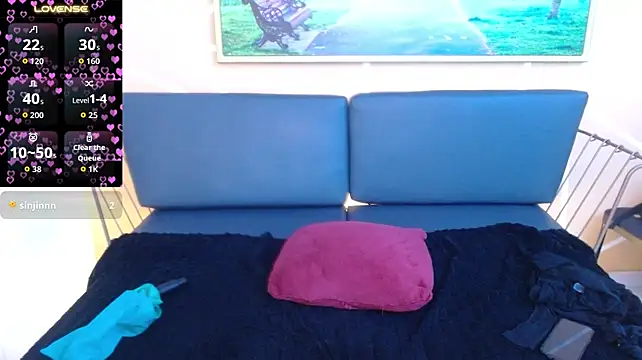 Roxanne_vale live cam on StripChat