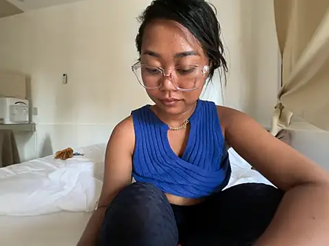 Juliet_official_pro live cam on StripChat