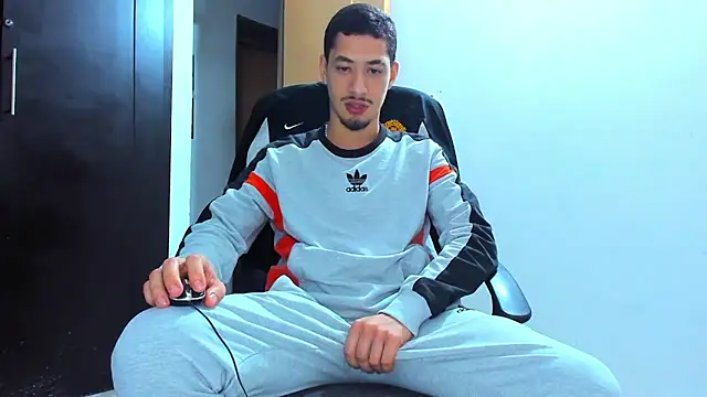Chandler_ken live cam on StripChat