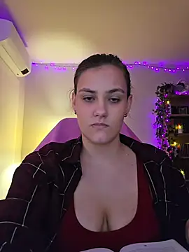 MiaRides19 live cam on StripChat