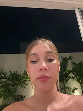 Nikii__ Live Webcam on Stripchat