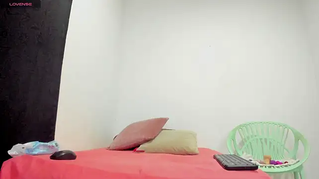 Olivia_Stevens live cam on StripChat