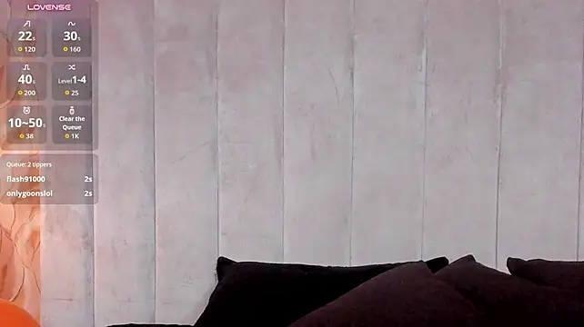 chloesmith_x (F milf) - MAKE YOUR NIPPLES HARD
