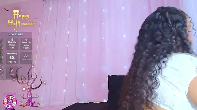 SunnyGilmoree live cam on StripChat