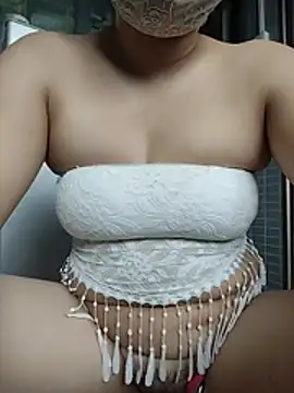 Yuga_mi live cam on StripChat