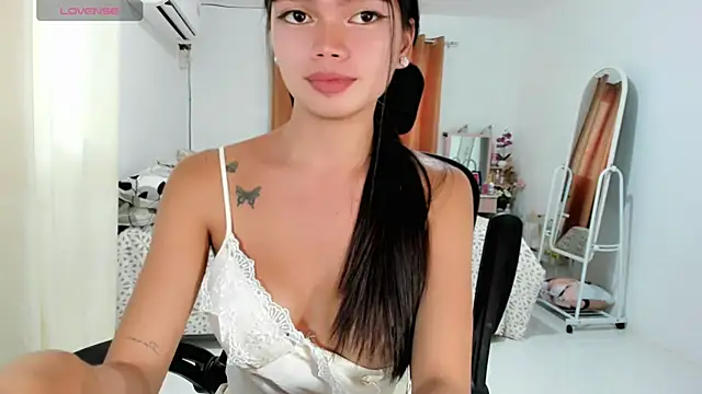 kendall_petite18 live cam on StripChat