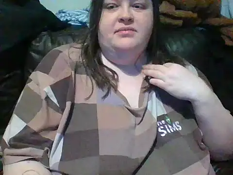CurvyKirstiesX live cam on StripChat