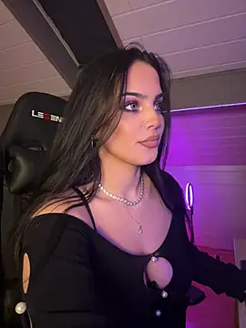 LunnaVey live cam on StripChat