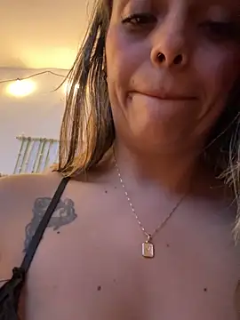 MailynFoxx live cam on StripChat