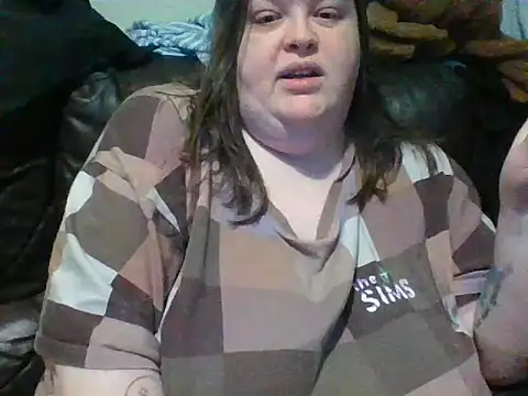 CurvyKirstiesX live cam on StripChat