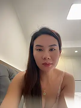Yioyio-666 live cam