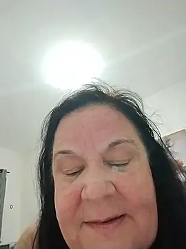 YayaMineira live cam on StripChat